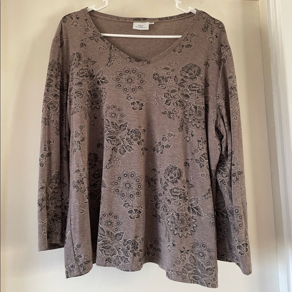 Hot Cotton long-sleeved top. Size: XL.